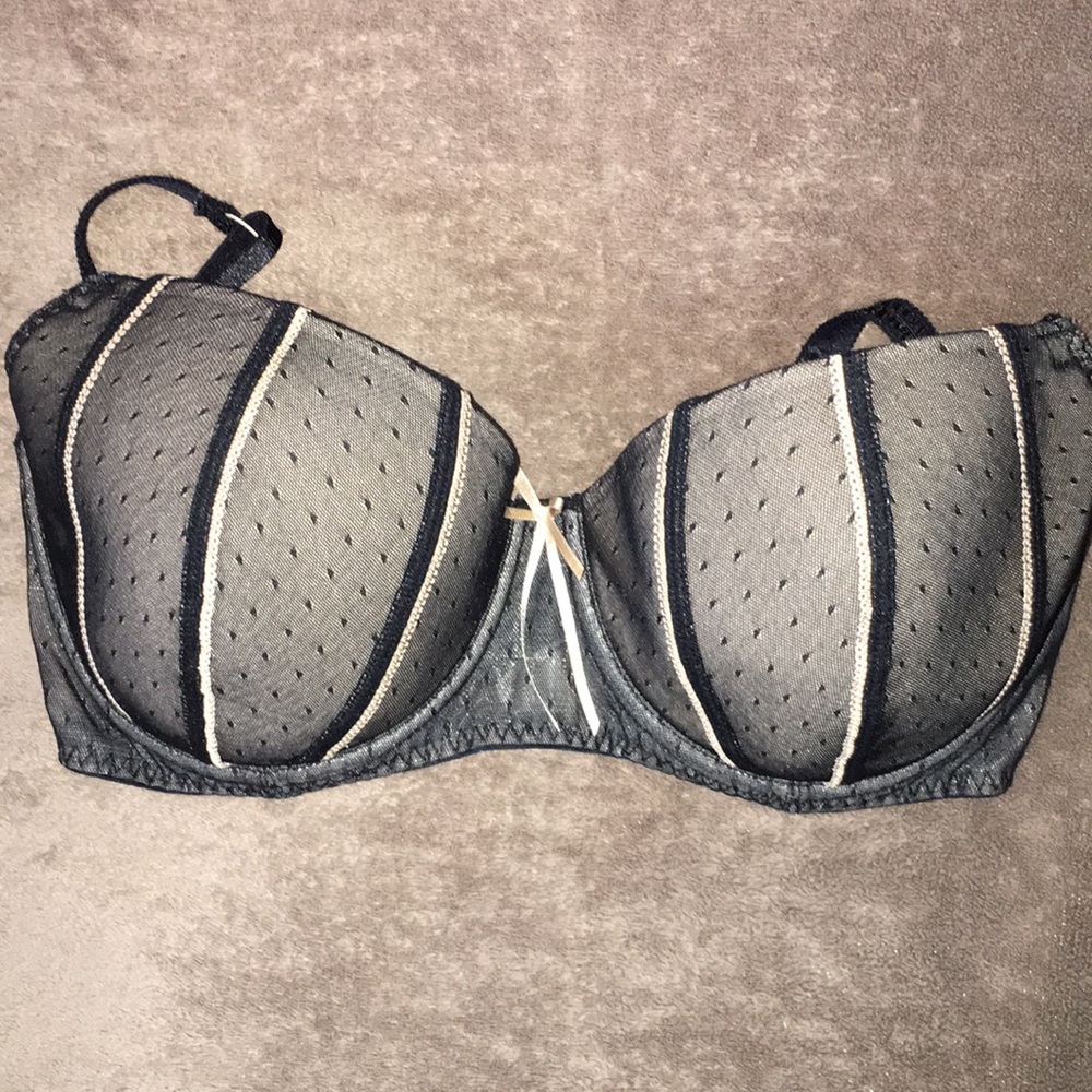 Pretty DKNY Black Bra 36D. Like new